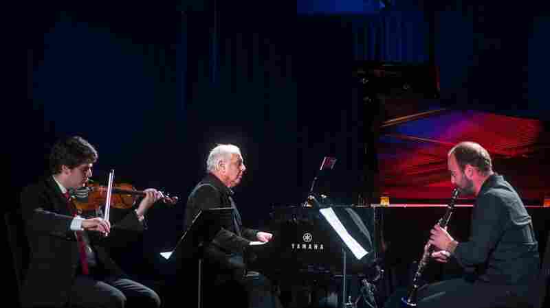 Daniel Barenboim And Members Of The West-Eastern Divan Orchestra 