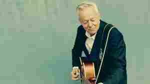 Tommy Emmanuel shows off his 'fearless' fingerpicking guitar style